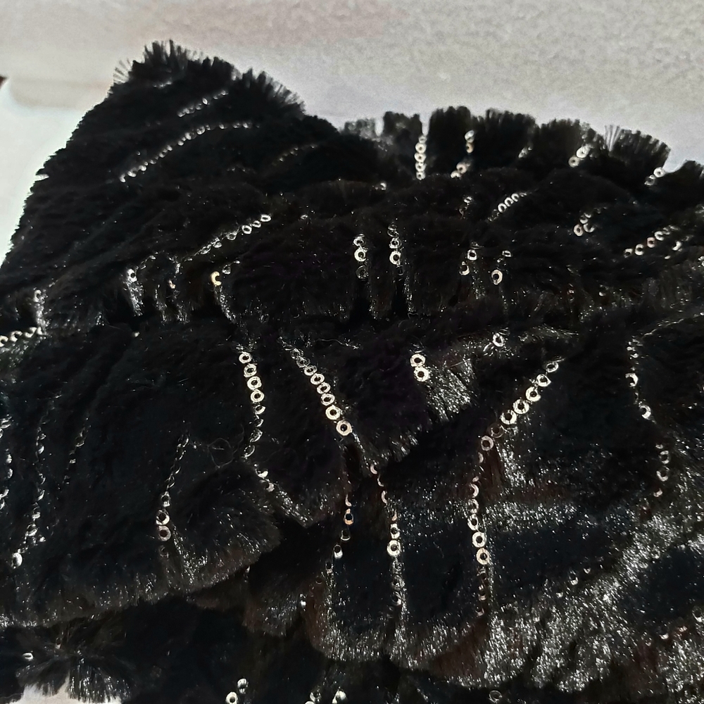 Black Infinity Scarf - Picture 9 of 10